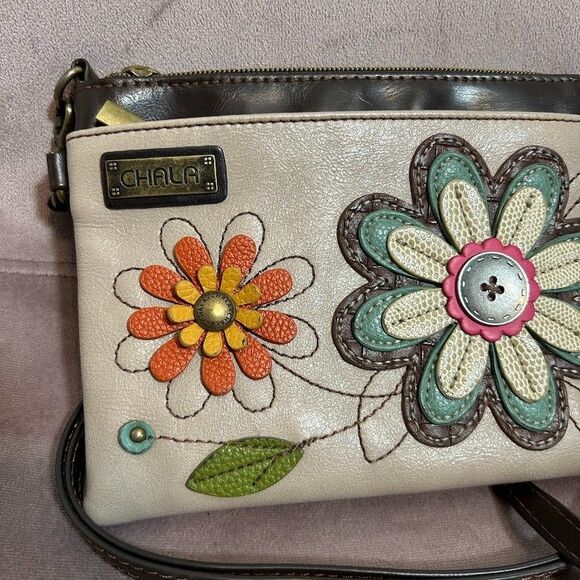 Chala Vegan Leather Small Daisy Flower Button Crossbody Purse Bag Boho - Picture 3 of 10